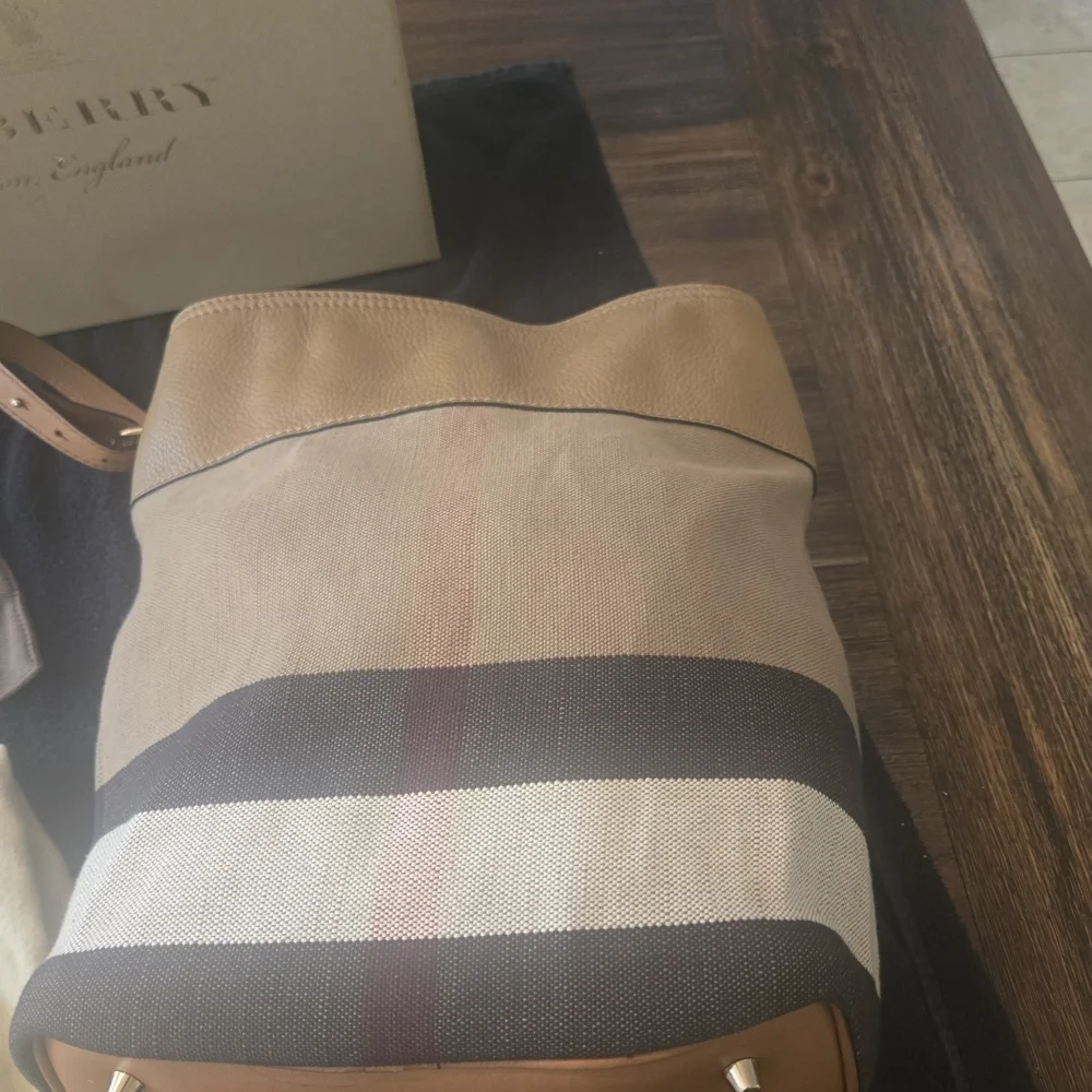 Burberry Ashy Bucket Bag Tassels, Plaid, Leather, Detachable Crossbody Strap EUC